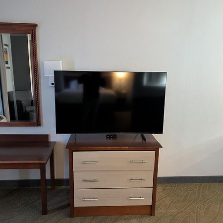 Hotel Wingate By Wyndham Chesapeake Esterno foto