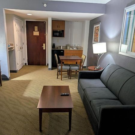 Hotel Wingate By Wyndham Chesapeake Esterno foto