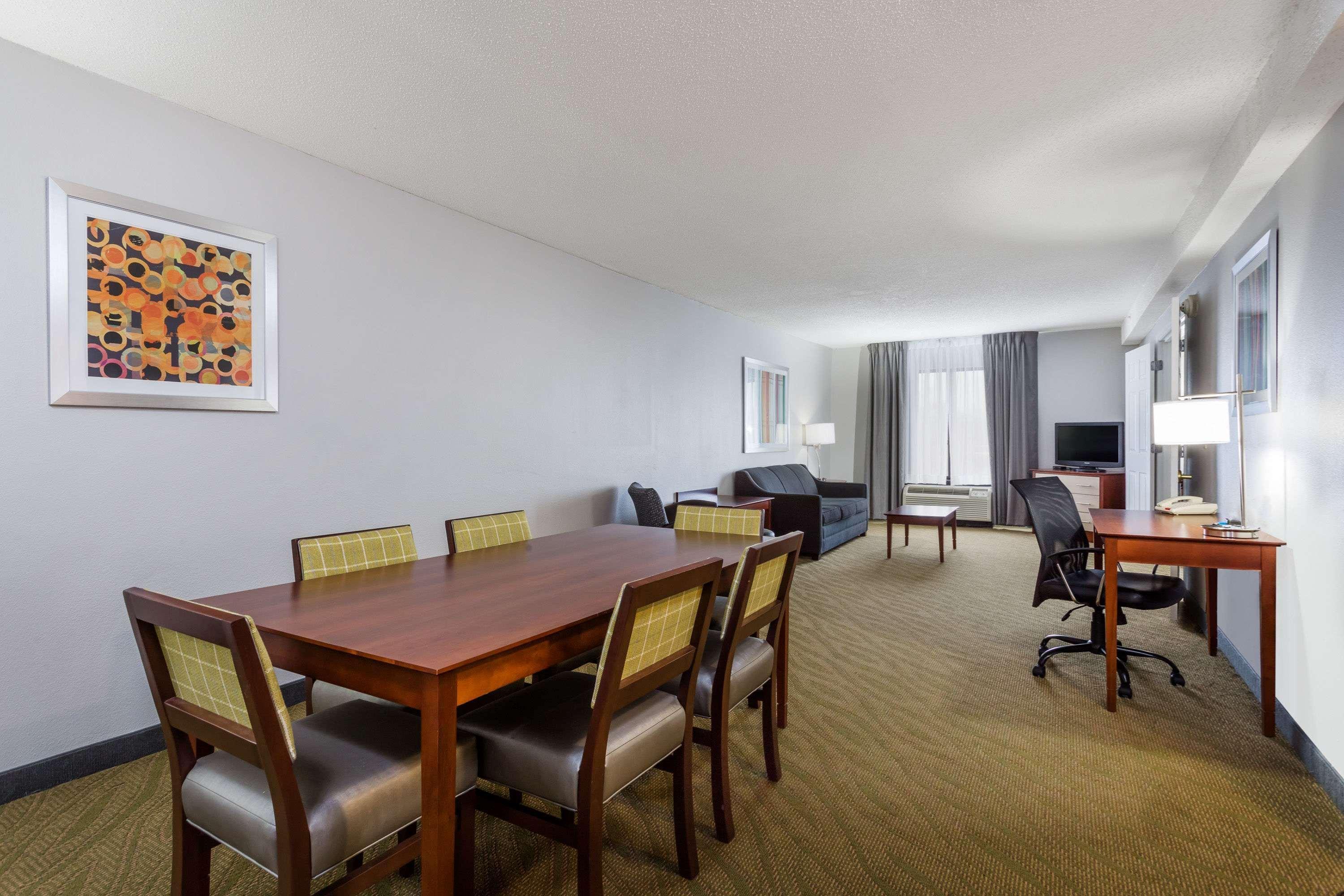Hotel Wingate By Wyndham Chesapeake Esterno foto