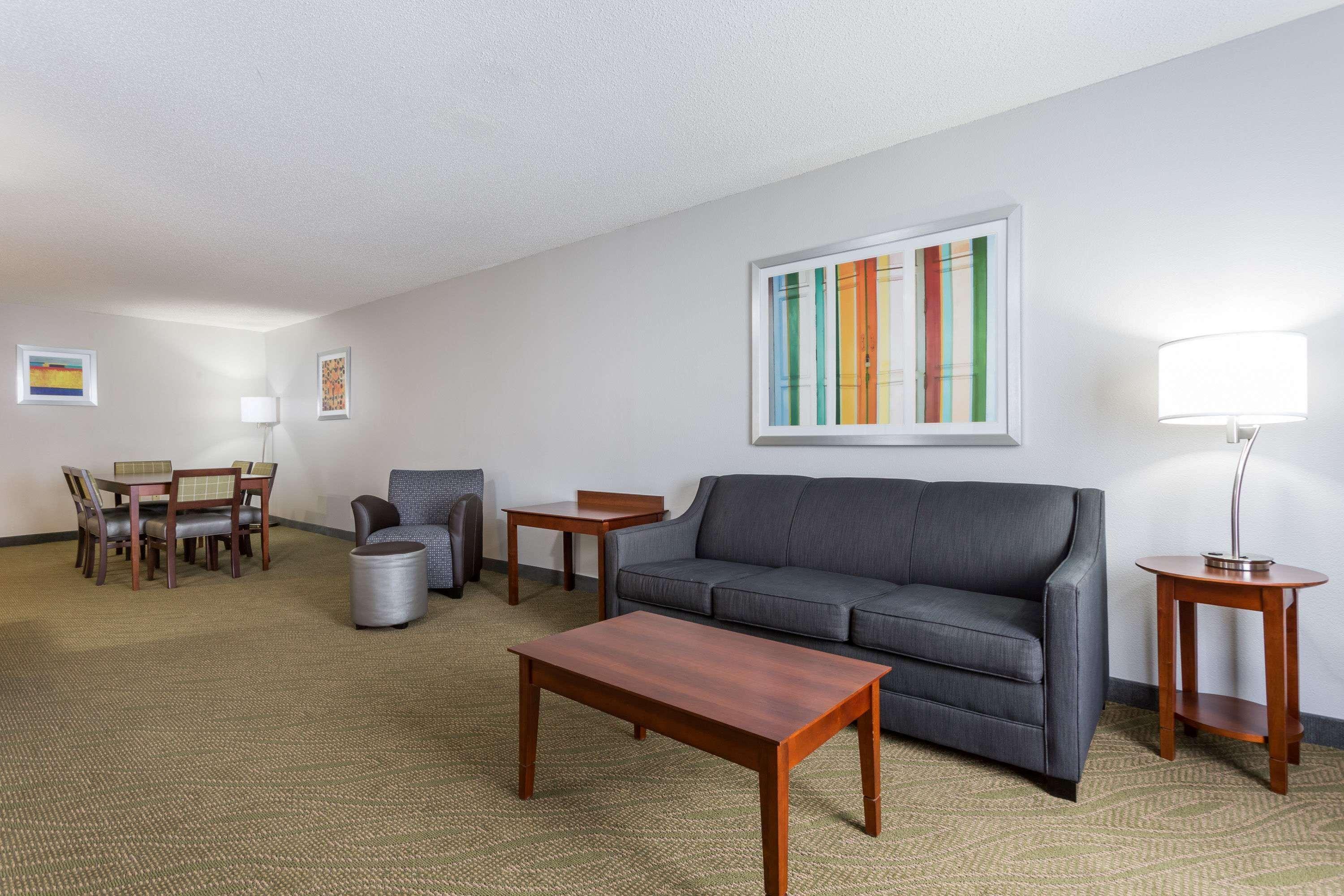 Hotel Wingate By Wyndham Chesapeake Esterno foto