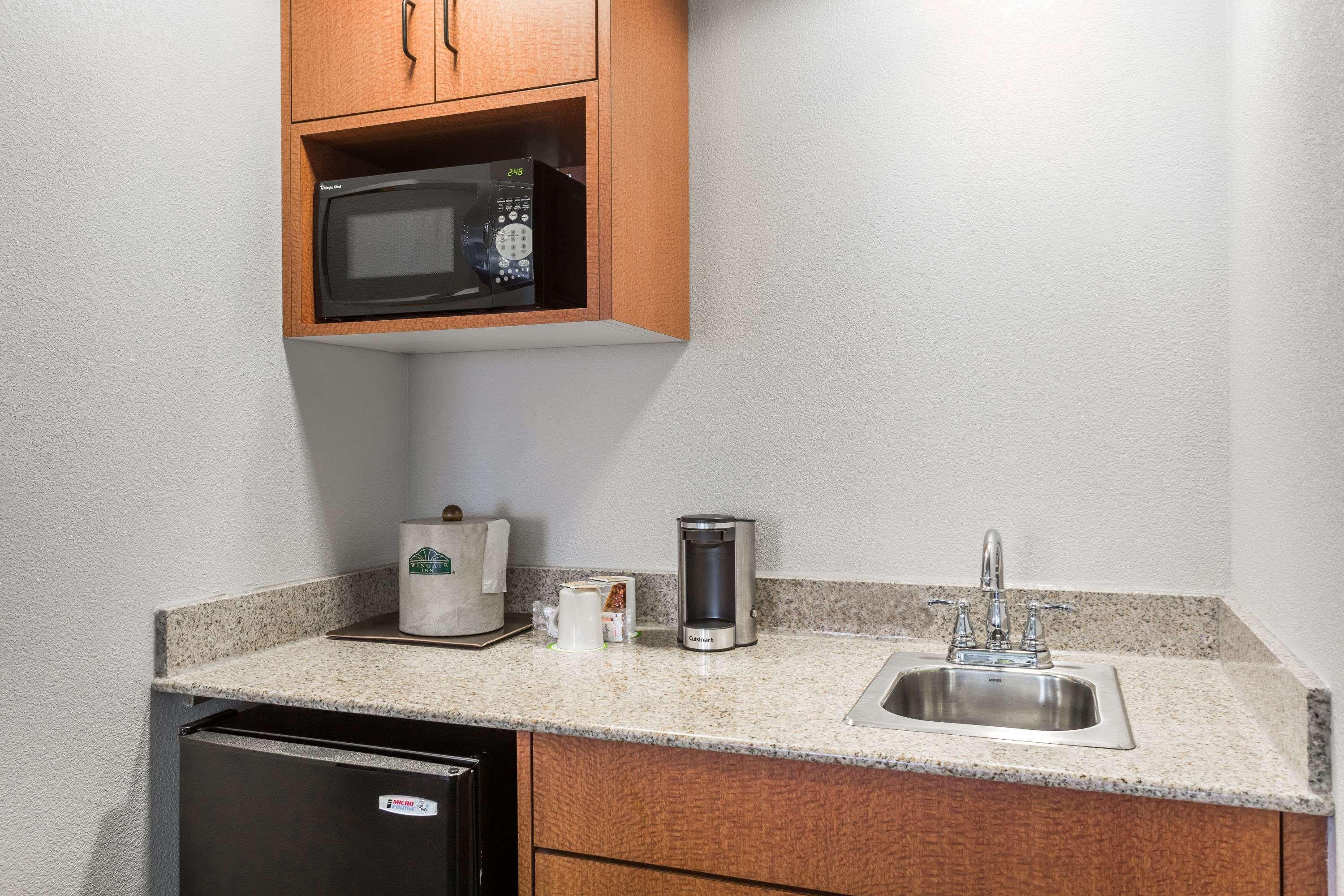 Hotel Wingate By Wyndham Chesapeake Esterno foto