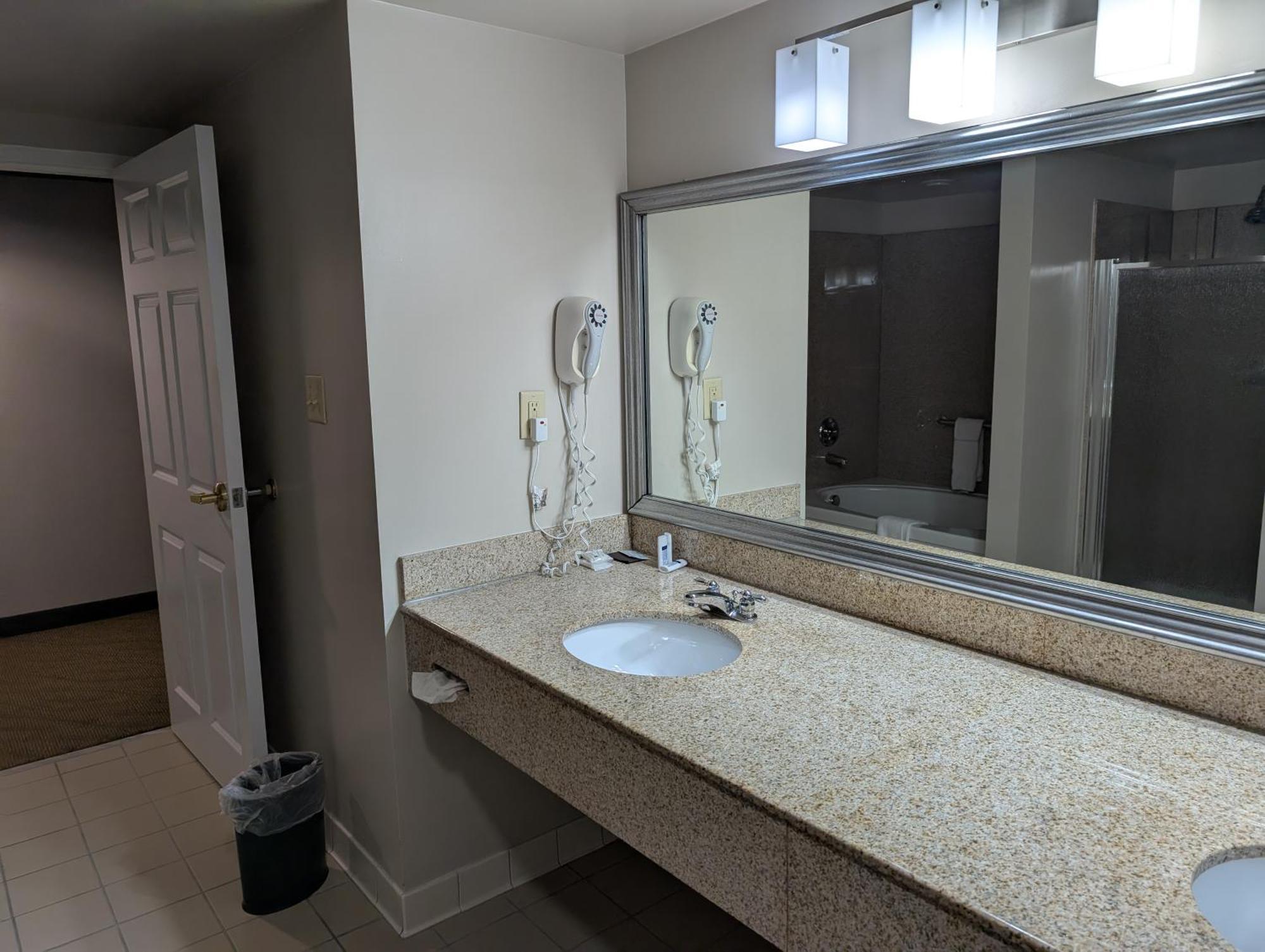 Hotel Wingate By Wyndham Chesapeake Esterno foto