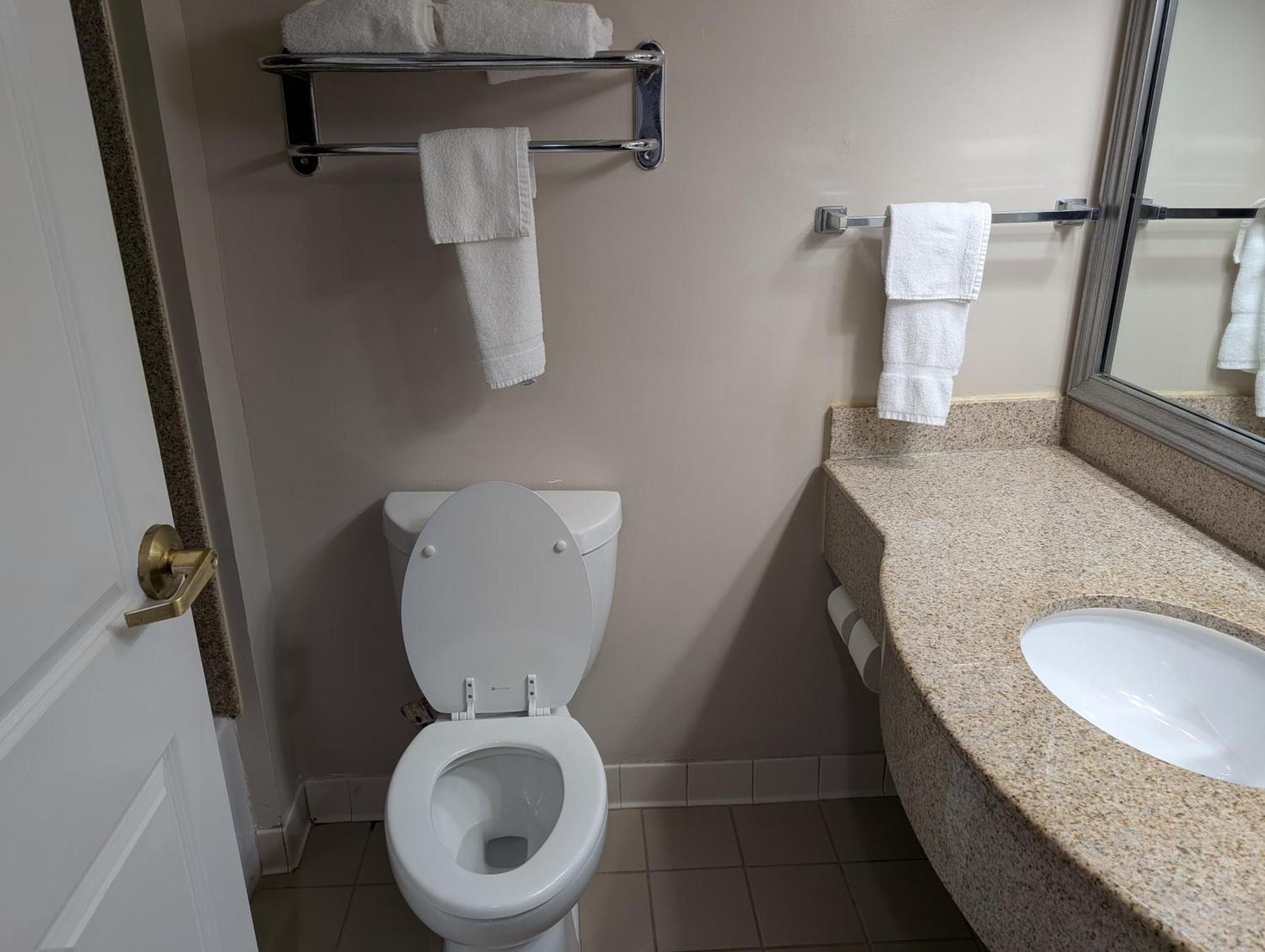 Hotel Wingate By Wyndham Chesapeake Esterno foto