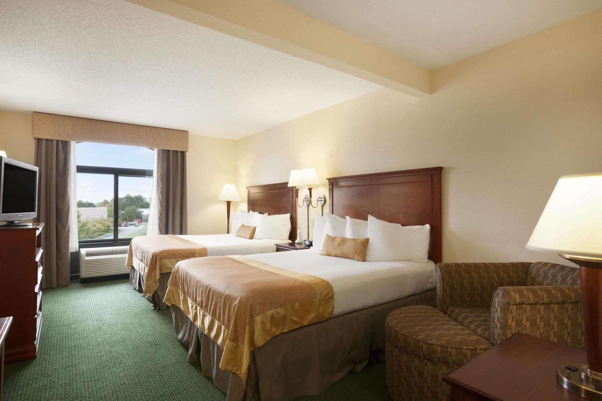 Hotel Wingate By Wyndham Chesapeake Esterno foto