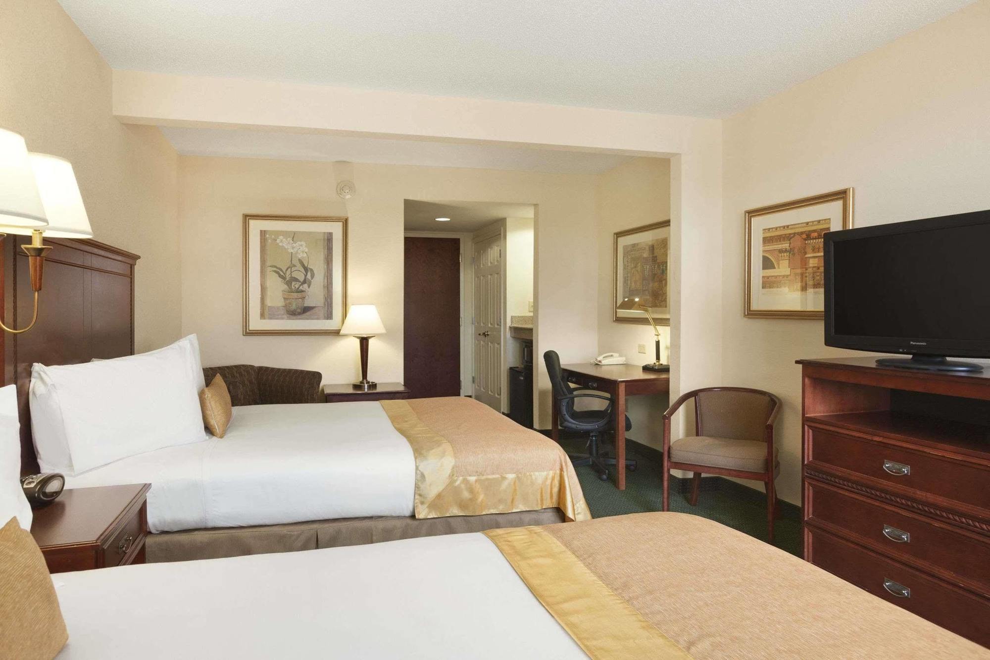 Hotel Wingate By Wyndham Chesapeake Esterno foto