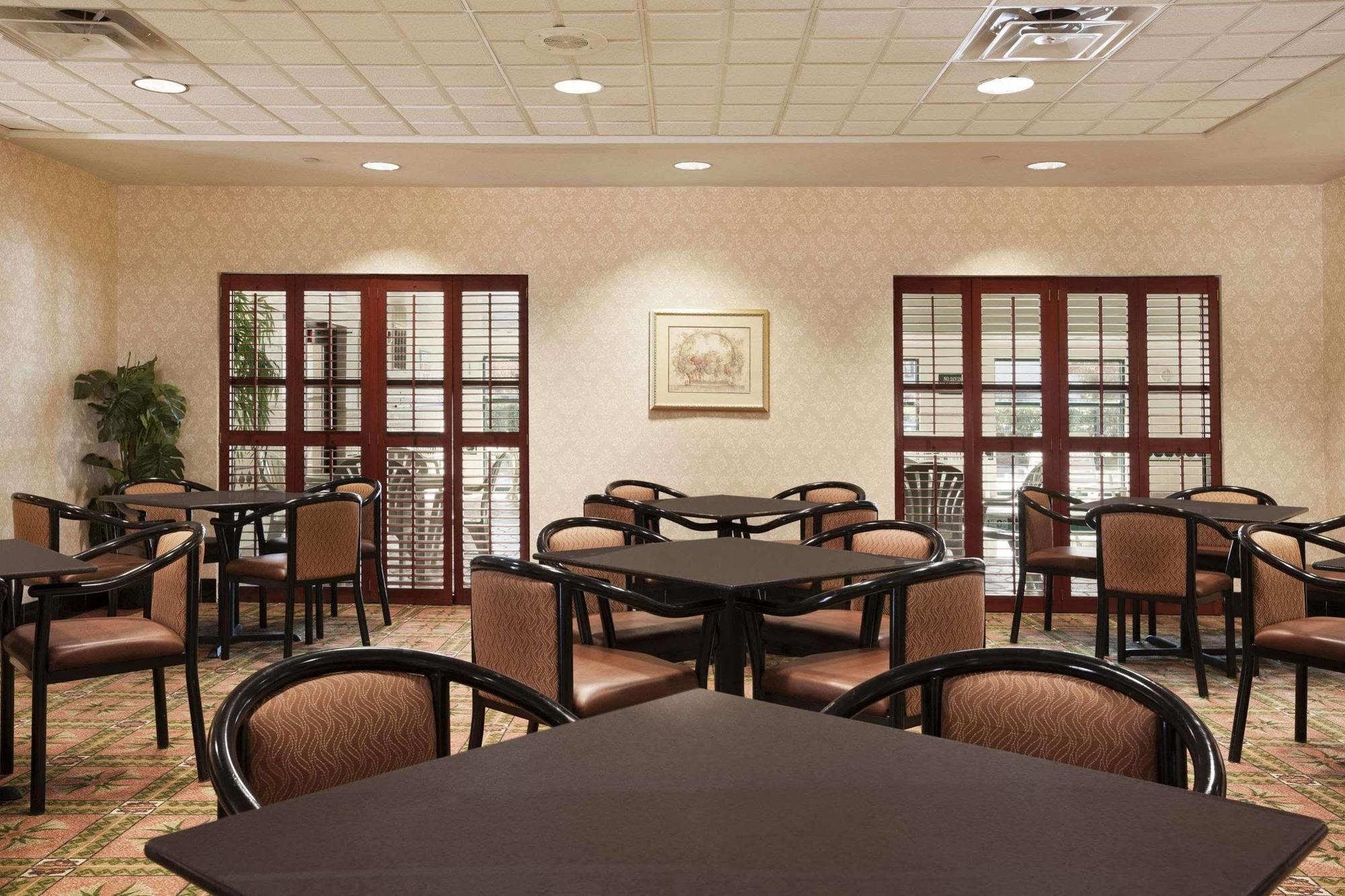 Hotel Wingate By Wyndham Chesapeake Esterno foto