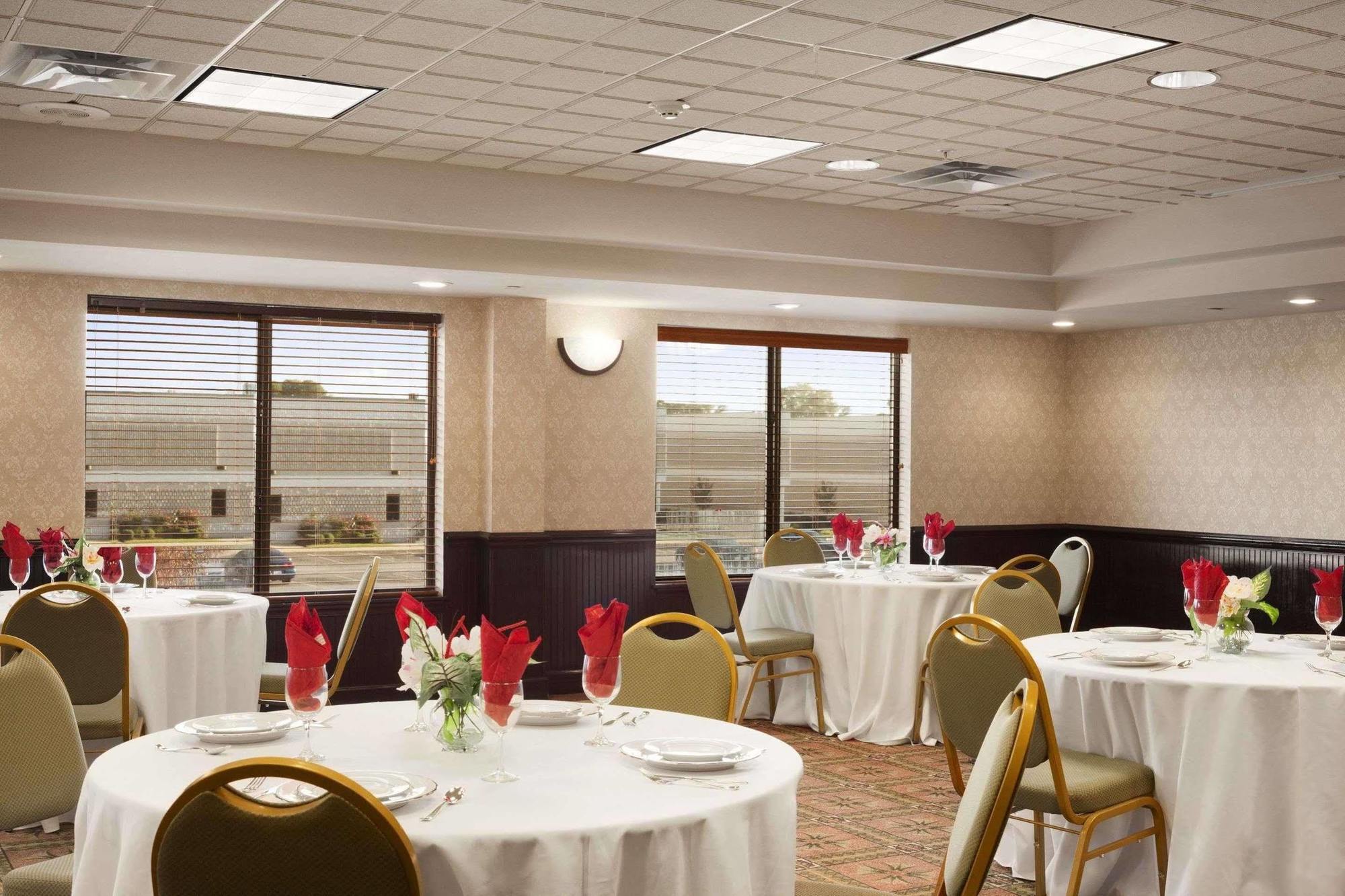 Hotel Wingate By Wyndham Chesapeake Esterno foto