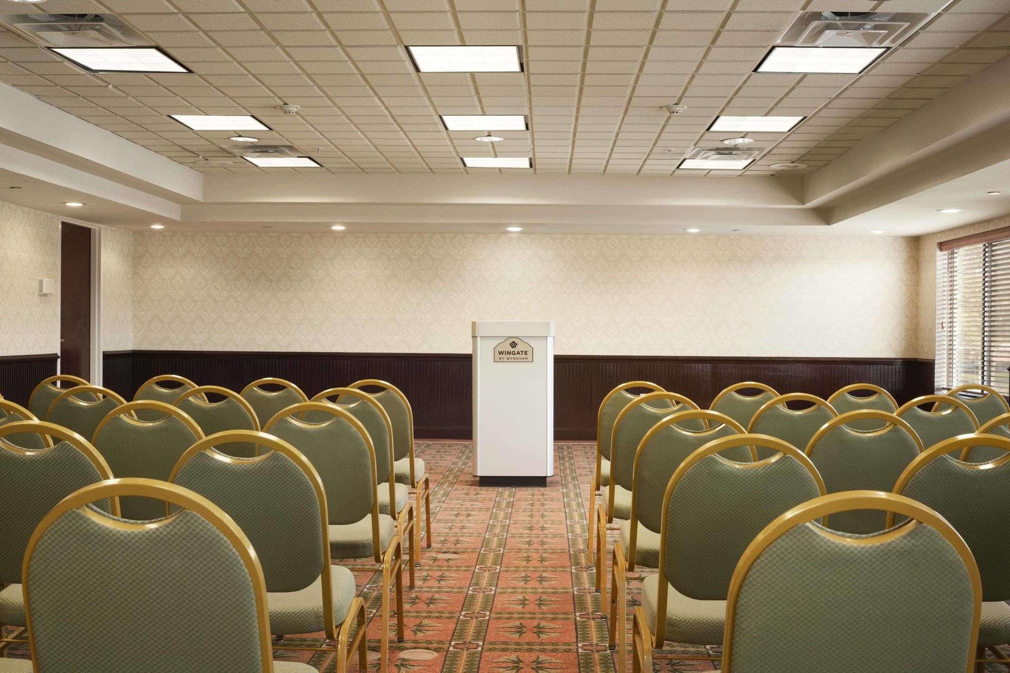 Hotel Wingate By Wyndham Chesapeake Esterno foto