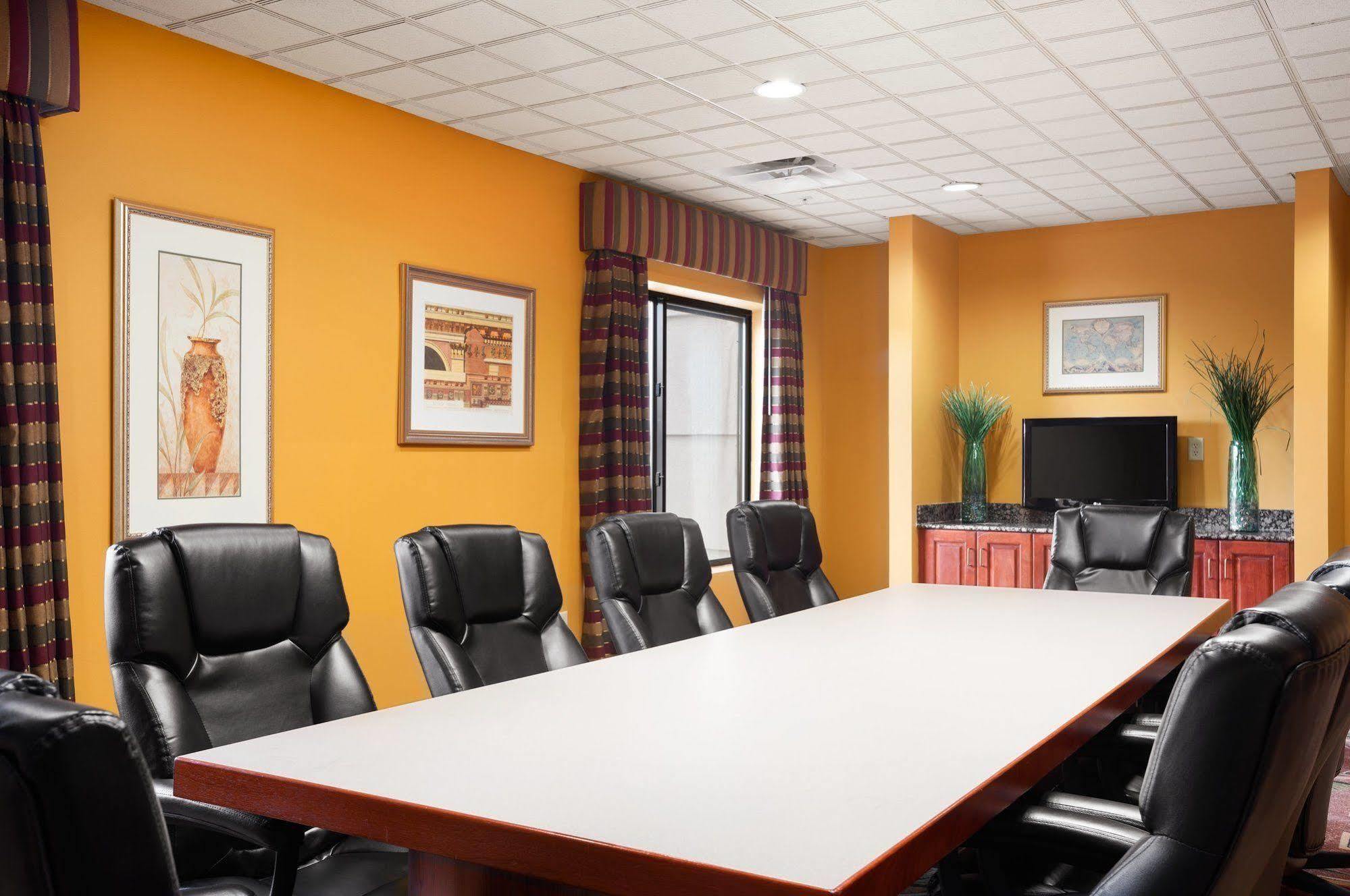 Hotel Wingate By Wyndham Chesapeake Esterno foto